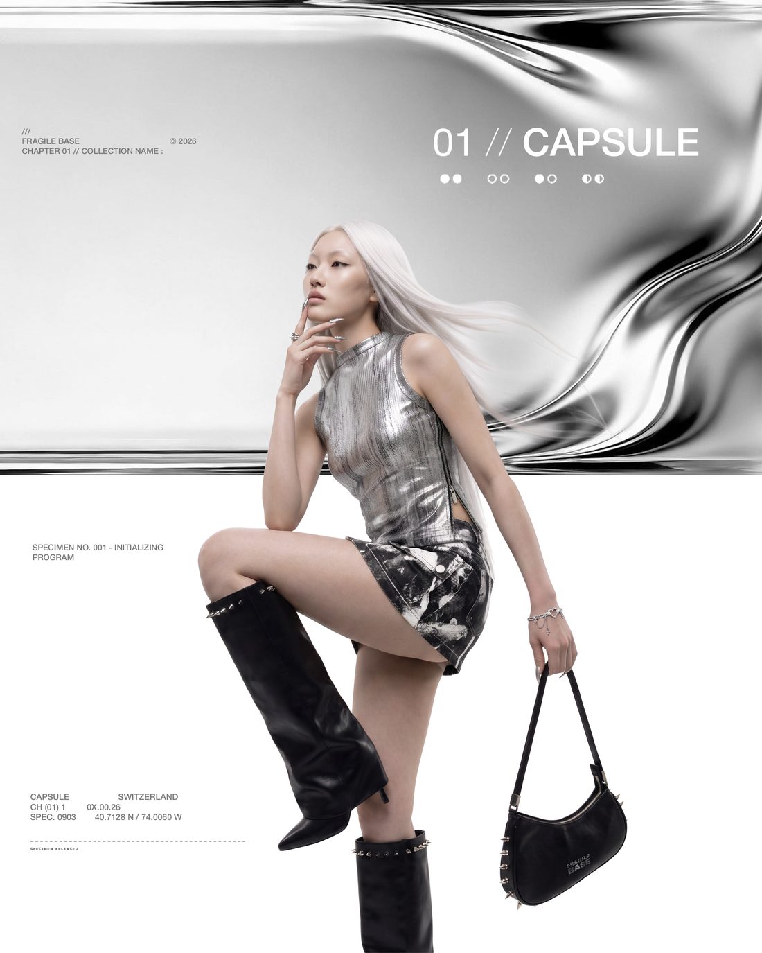 Affiche 01 Capsule, mannequin en tenue chrome